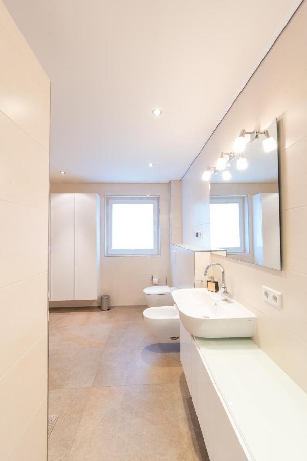 -Zentrale Wohnung-Balkon-Desingerkueche- Билефельд Экстерьер фото